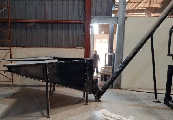 Reception bin - Triangular - 3m - Image 6